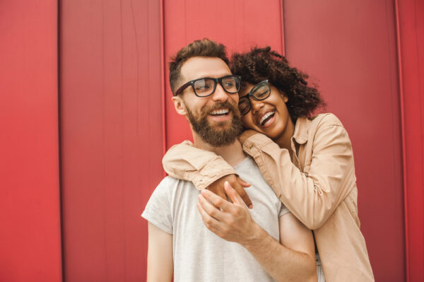 Happy couple on romantic getaway in Skamania County